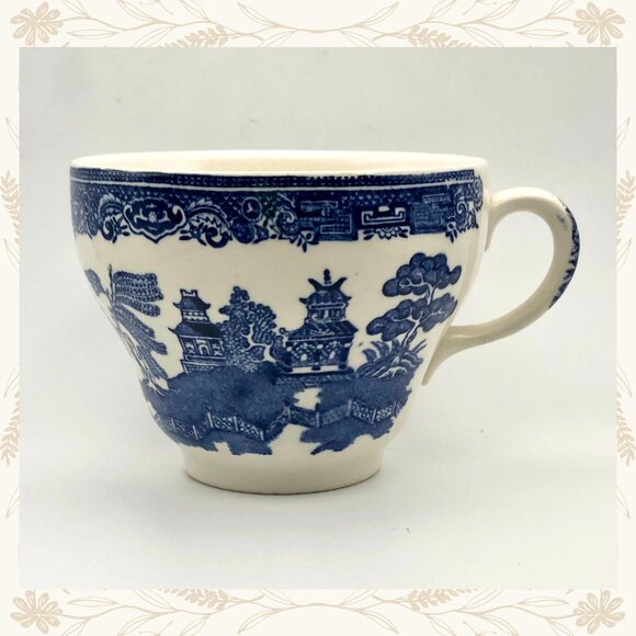 Vintage Johnson Brothers "Willow" Blue & White Teacup & Saucer Set - Picture 4 of 10